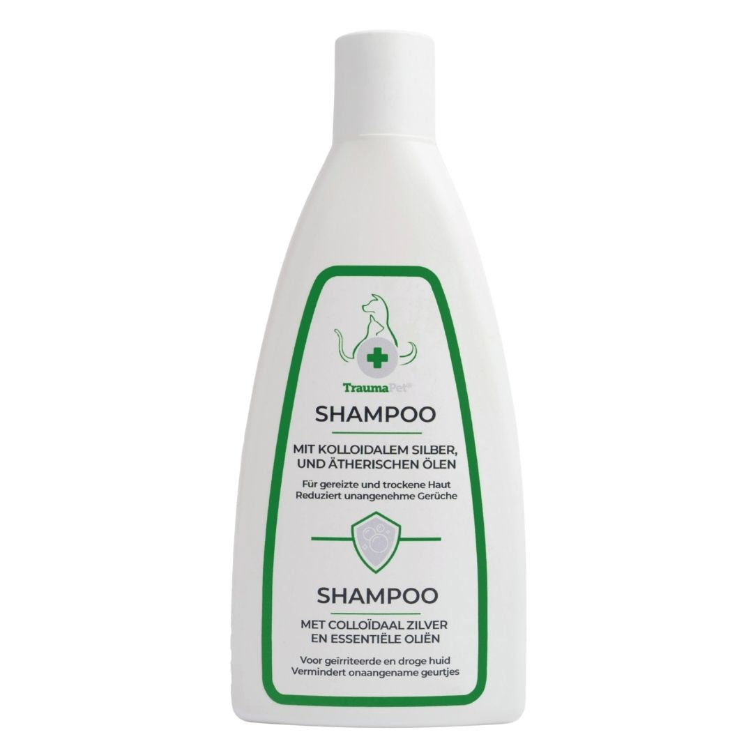 Hond en kat met schone, zachte en gekalmeerde huid na gebruik van TraumaPet Shampoo, mild reinigend en verzorgend bij jeuk, roodheid en gevoelige huid.